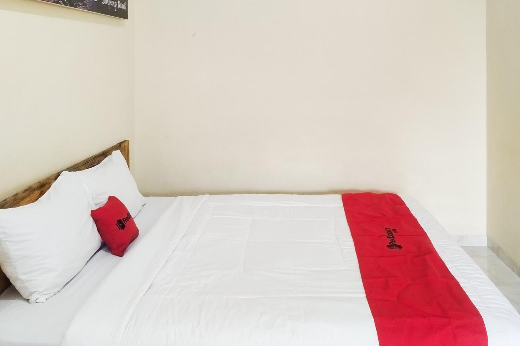 Reddoorz Syariah At Shakira Alesha Enggal Hotel Bandar Lampung Buitenkant foto