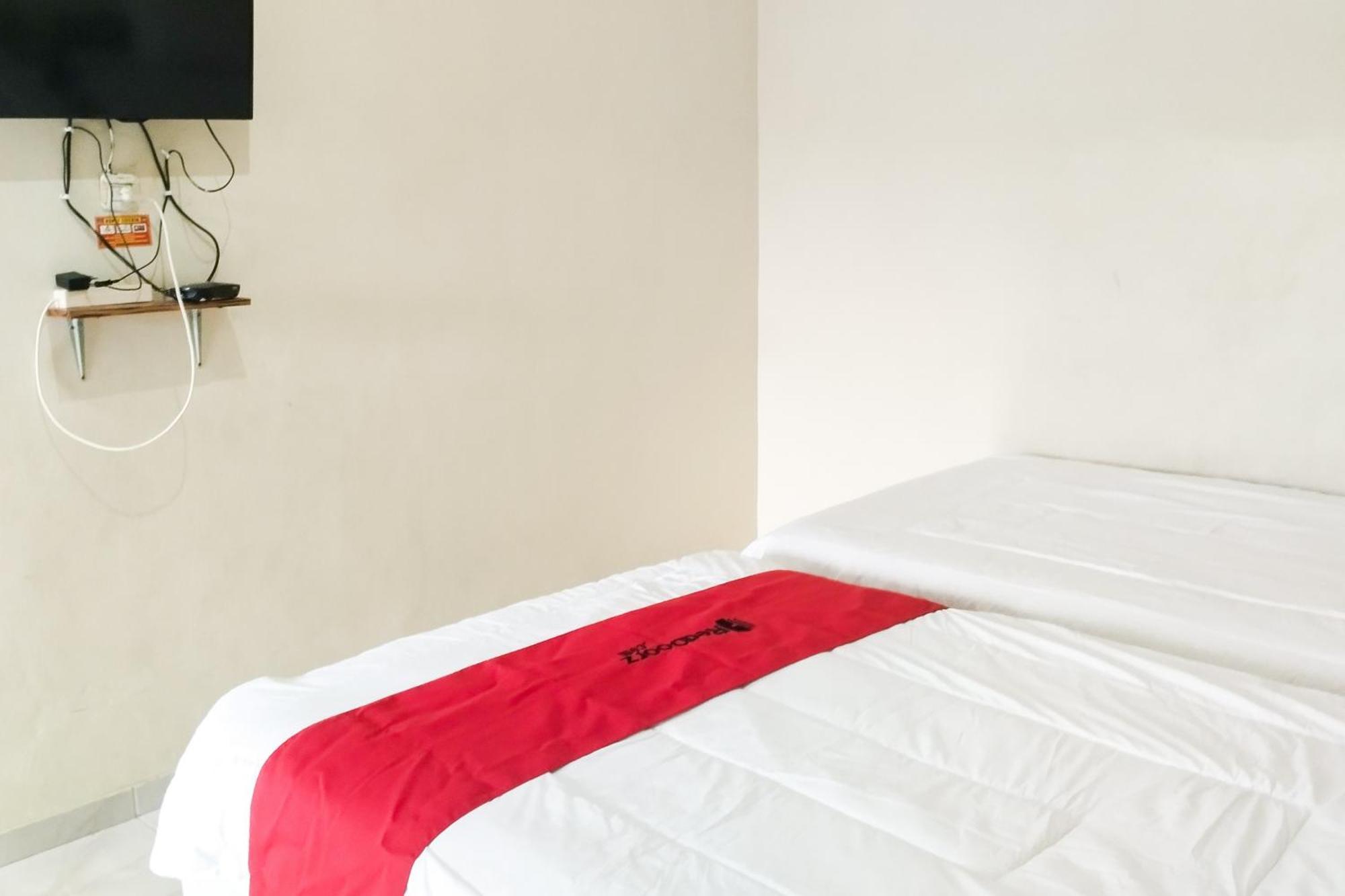 Reddoorz Syariah At Shakira Alesha Enggal Hotel Bandar Lampung Buitenkant foto