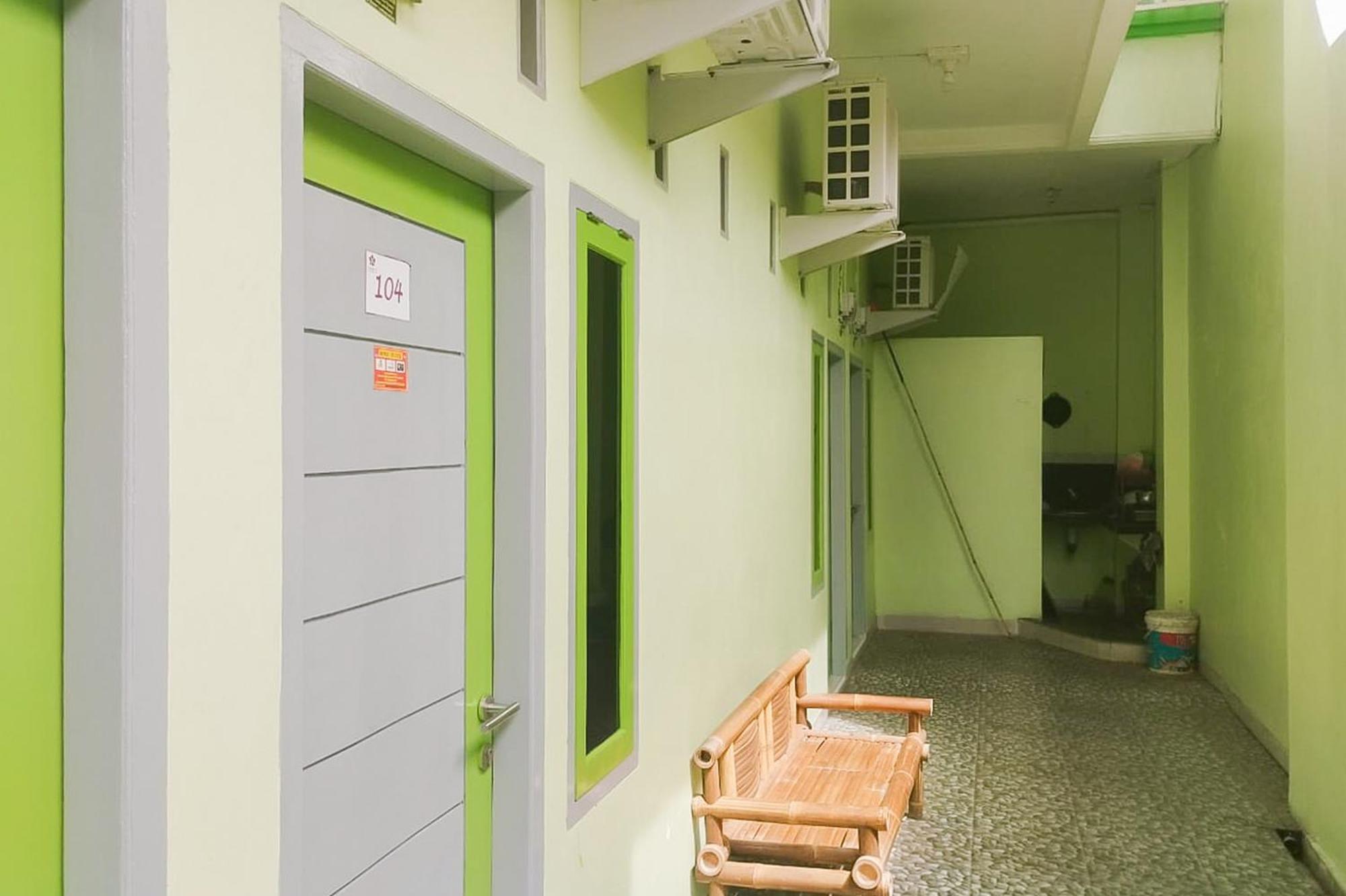 Reddoorz Syariah At Shakira Alesha Enggal Hotel Bandar Lampung Buitenkant foto