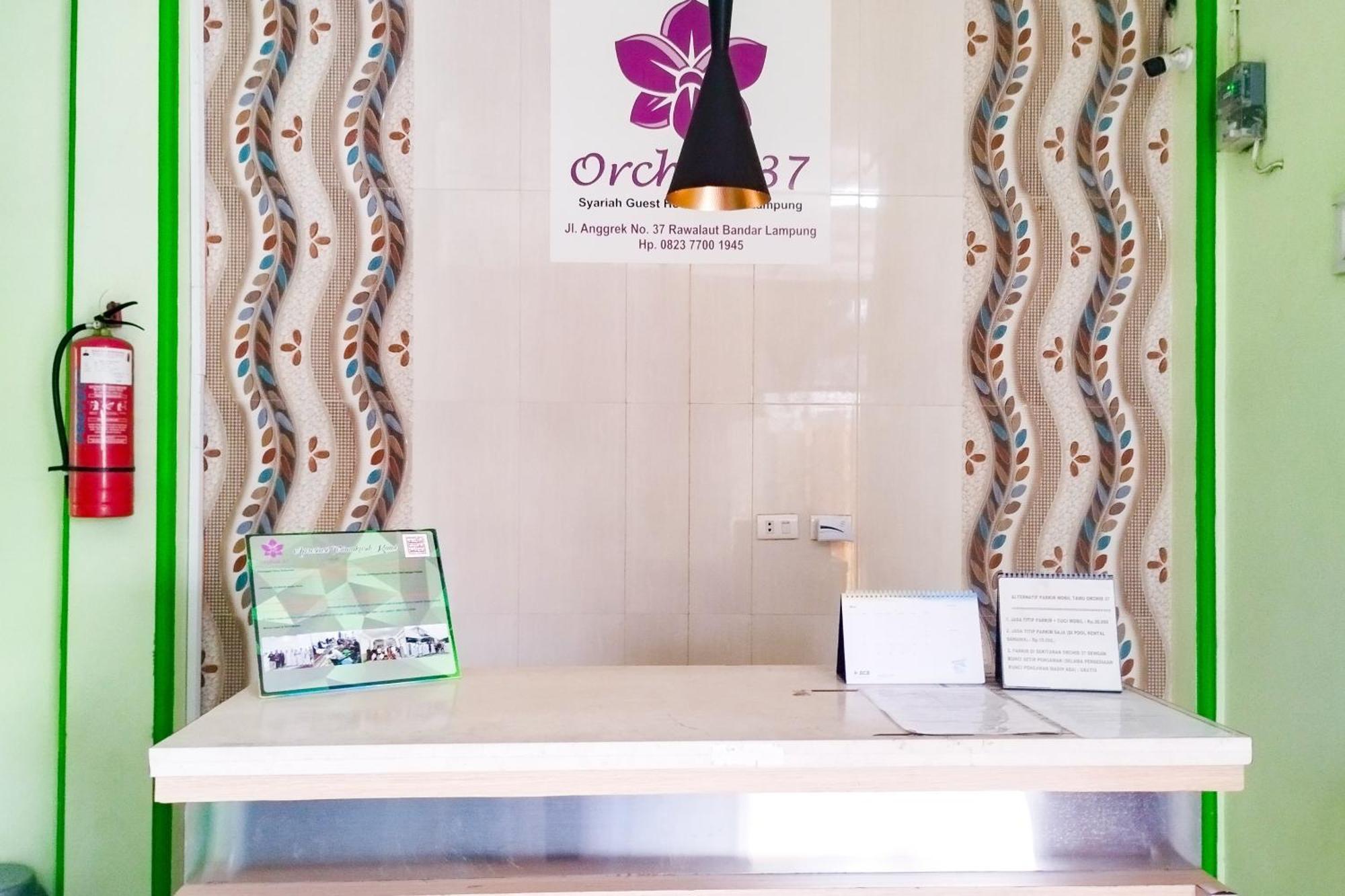 Reddoorz Syariah At Shakira Alesha Enggal Hotel Bandar Lampung Buitenkant foto